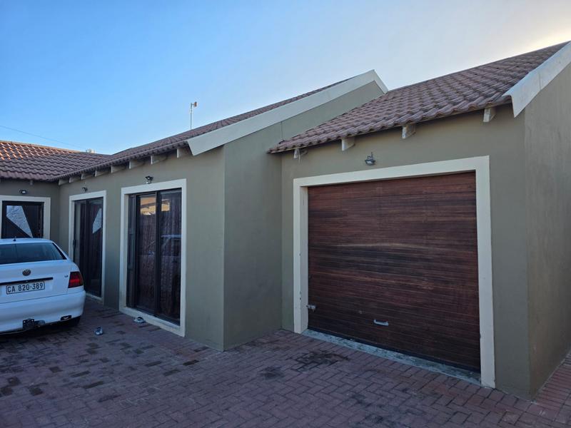 5 Bedroom Property for Sale in Mandela Park Western Cape